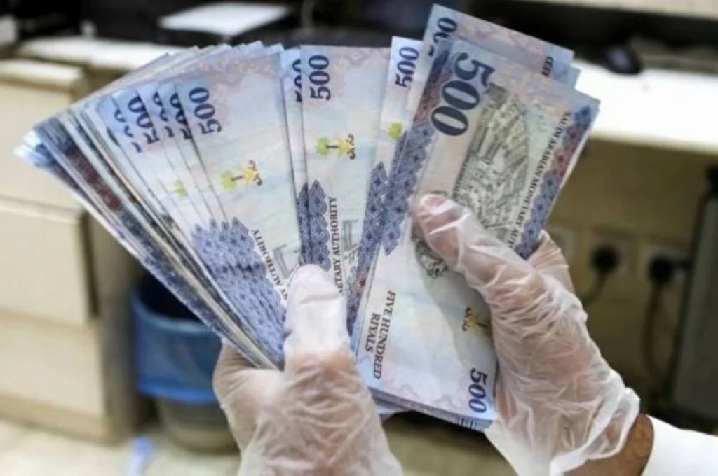 Expat remittances drop to SR12.5 billion in February, lowest in 15 months