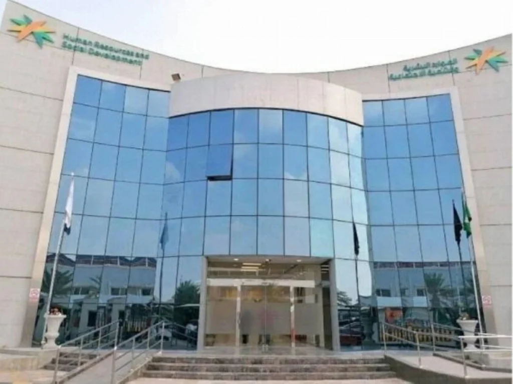 60% Saudization in 20 marketing and sales professions begins as grace period comes to an end