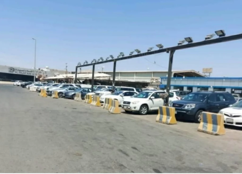 Relocating car showrooms and scrap yards from South Jeddah’s Al-Jawhara neighborhood to Al-Khumra begins