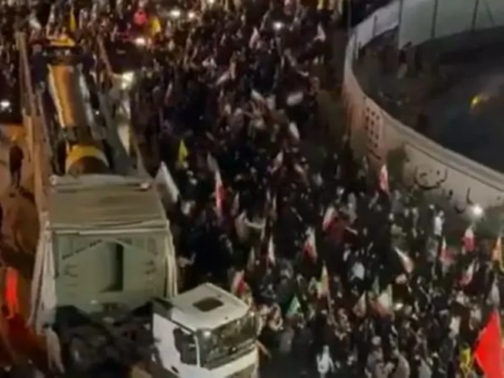 Iran displays ballistic missile at pro-regime rally in Tehran
