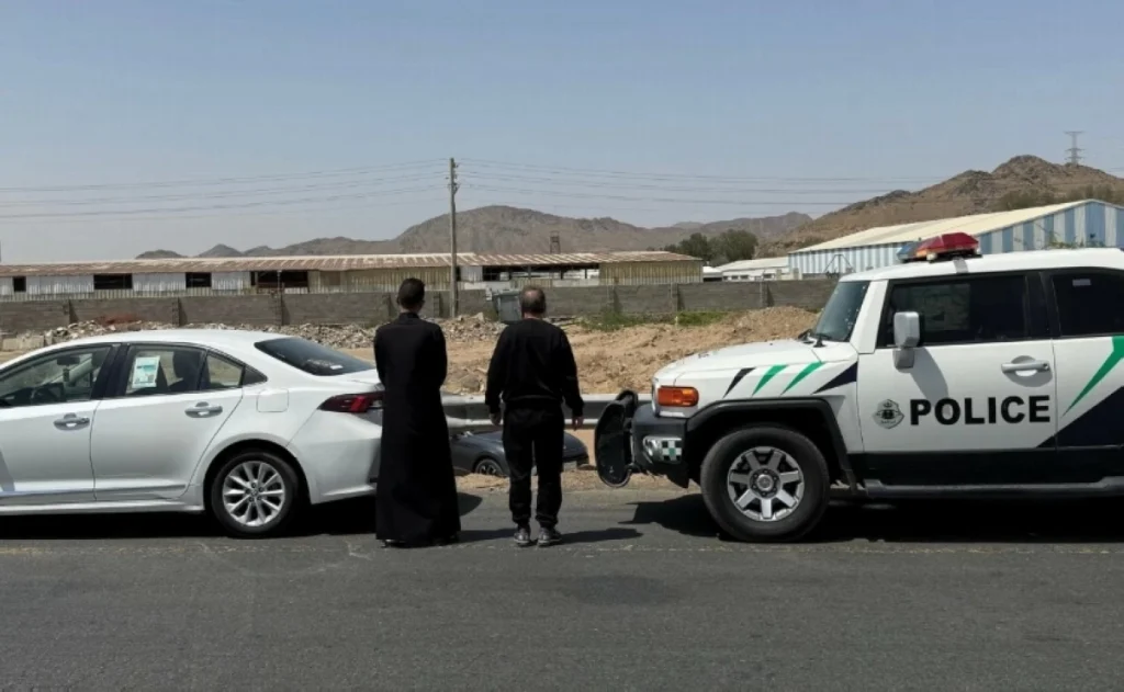 Hajj Security Forces arrest citizen and resident for transporting people to Makkah illegally