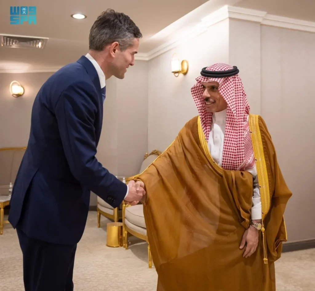Saudi, Dutch FMs discuss efforts for safety of international waterways