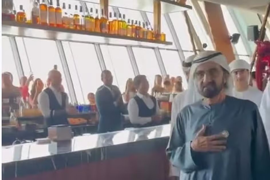 Watch: Sheikh Mohammed visits Dubai restaurant; guests clap, take selfies