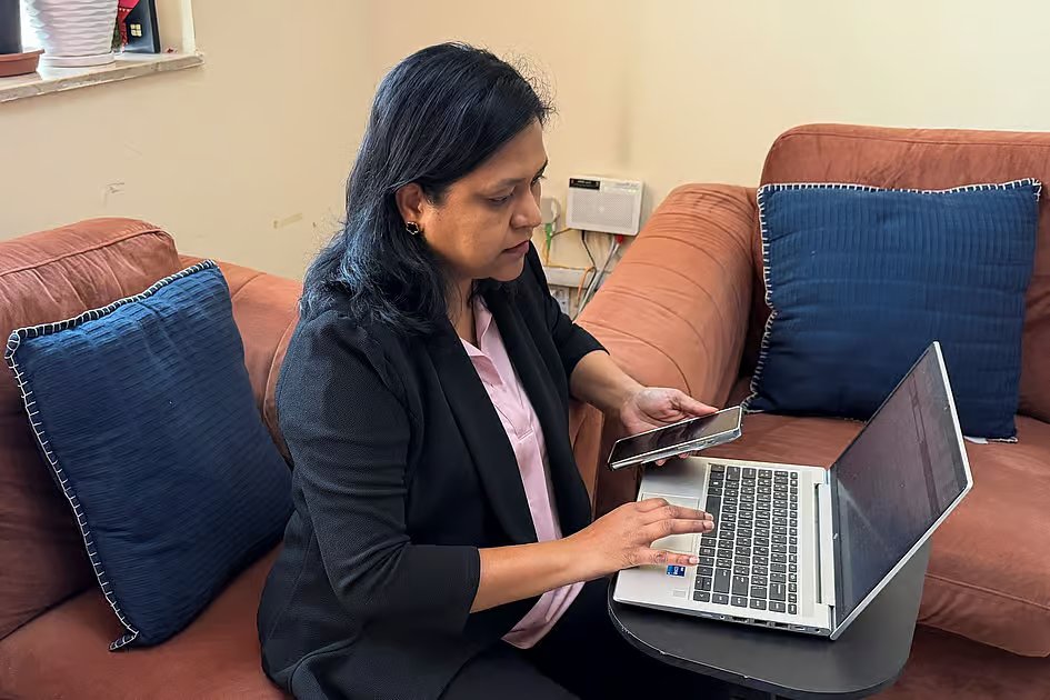 Can UAE employees request work-from-home during online schooling periods?