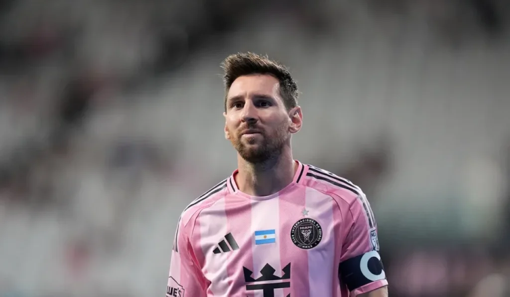 Messi suffers injury scare weeks before World Cup