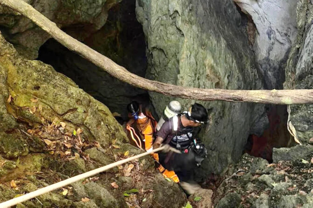 Five people found alive after week trapped in flooded Laos cave