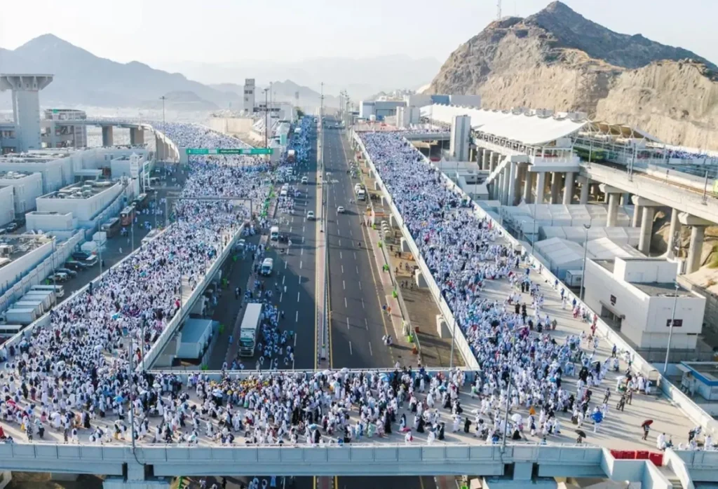 Ministry of Health advises pilgrims to care for feet while moving around Mina