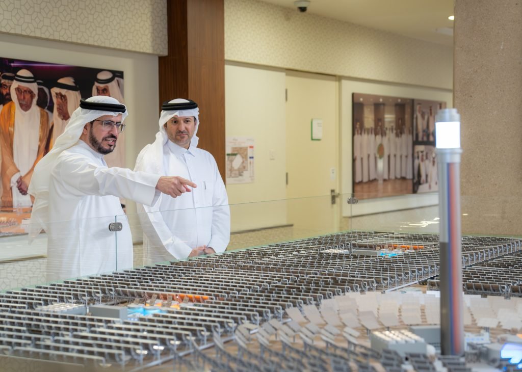 DEWA CEO highlights clean energy projects, digital innovation during meeting with Qatar’s Consul General