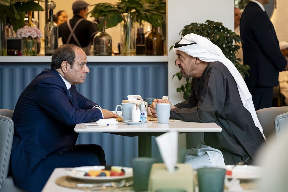 Watch: UAE President, El Sisi interact with Yas Mall visitors, eat at restaurant