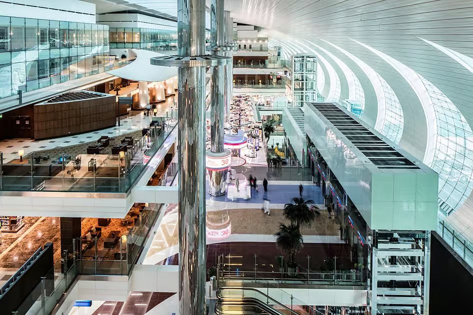 Jacket with 30,000 euros at Dubai Airport among lost items in UAE in 2025