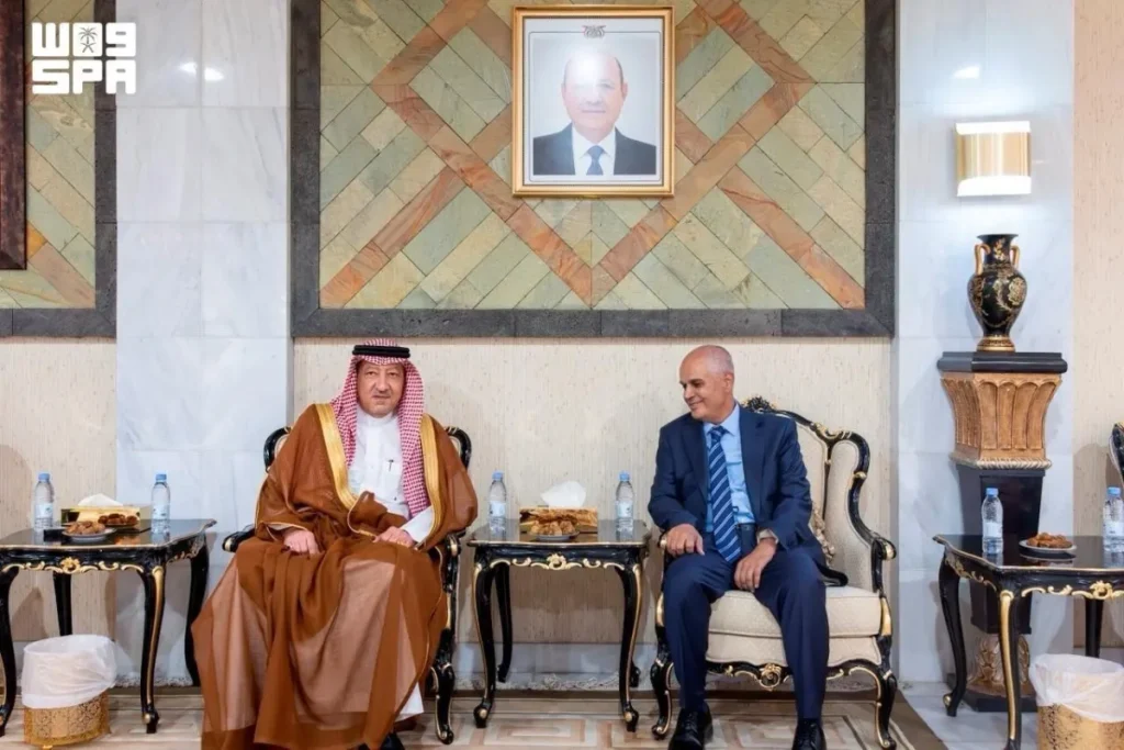 Al-Khereiji visits Yemen embassy to offer condolences on the death of former President Hadi