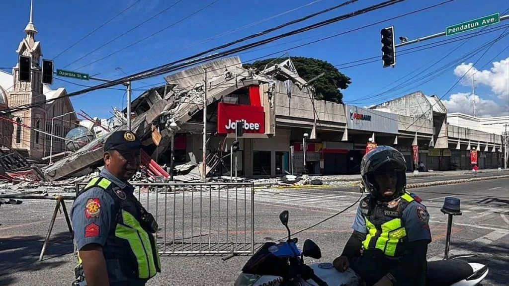 At least 32 dead after major earthquake strikes southern Philippines