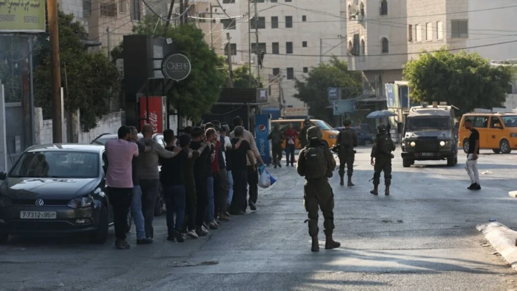 Israeli army arrests 21 Palestinians in raids across West Bank