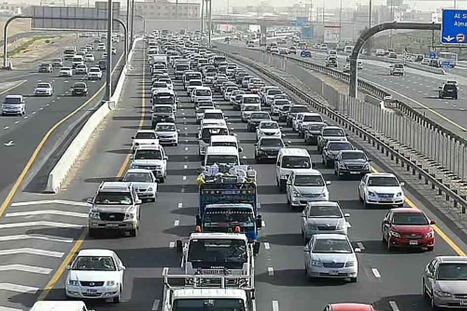Dubai Police warn of accident on E311 opposite Arabian Ranches