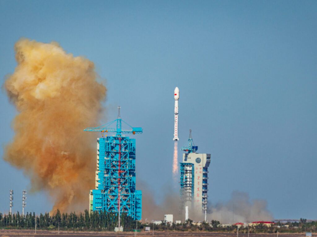 China launches new remote sensing satellite groups