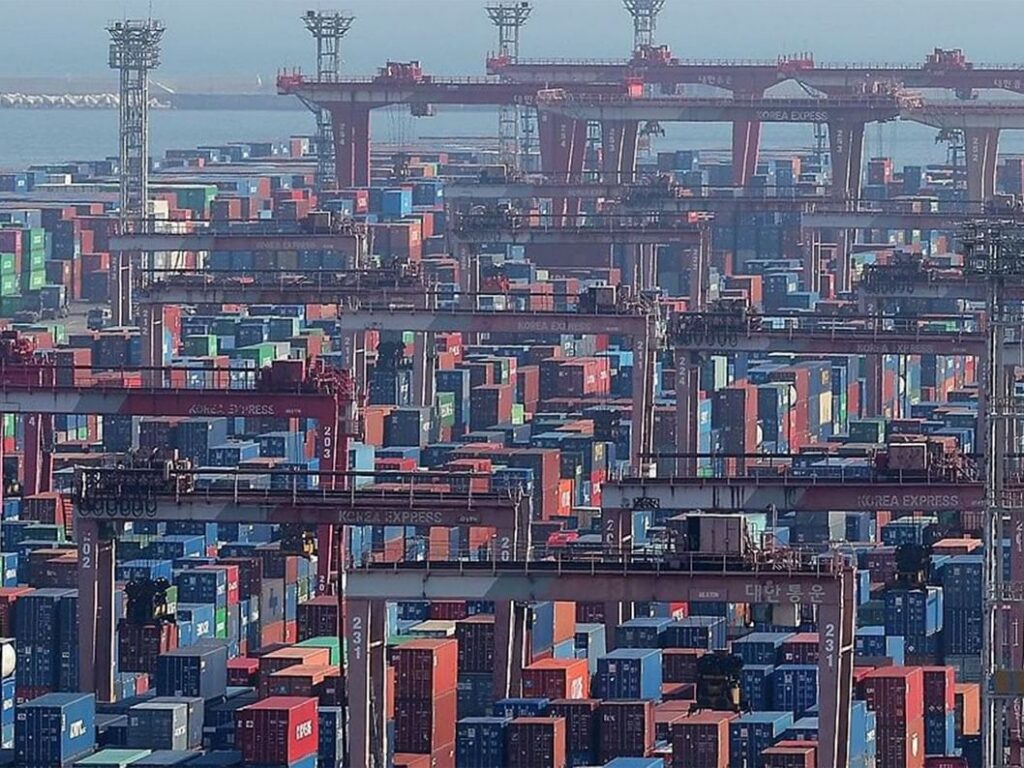 Korea’s industrial output flat in July; retail sales down